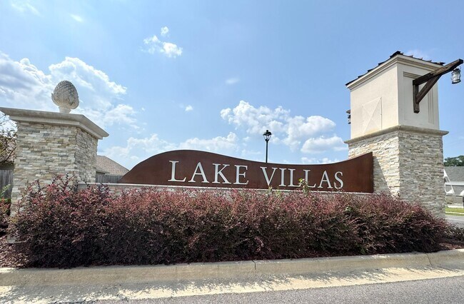 Building Photo - 3 Bedroom House Near LSU in Lake Villas