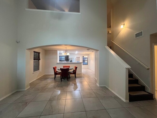 Building Photo - 815 Bartolome Ln