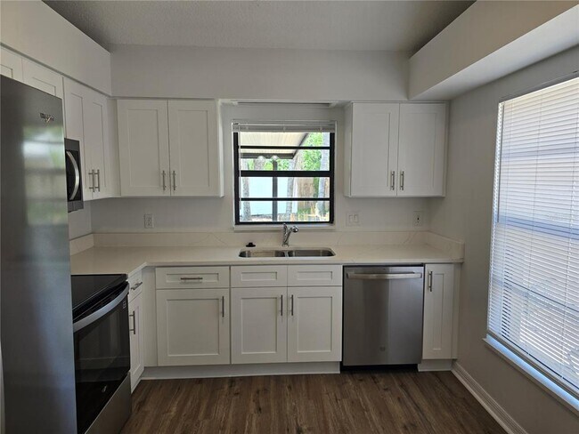 Building Photo - 717 Chilt Dr