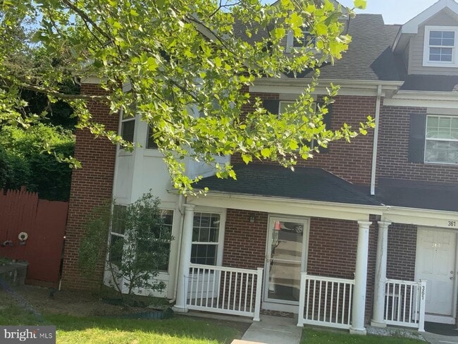 Building Photo - 359 Reservoir St