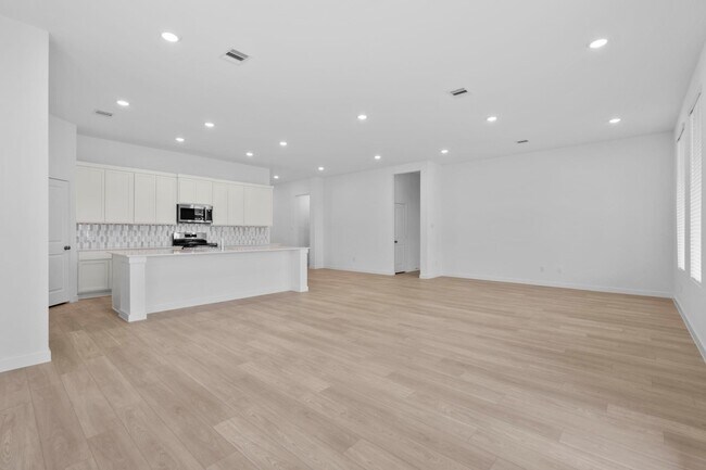 Building Photo - 2716 Pne Blf Dr