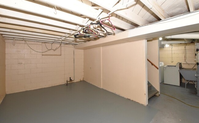 Building Photo - 3115 Lasalle St