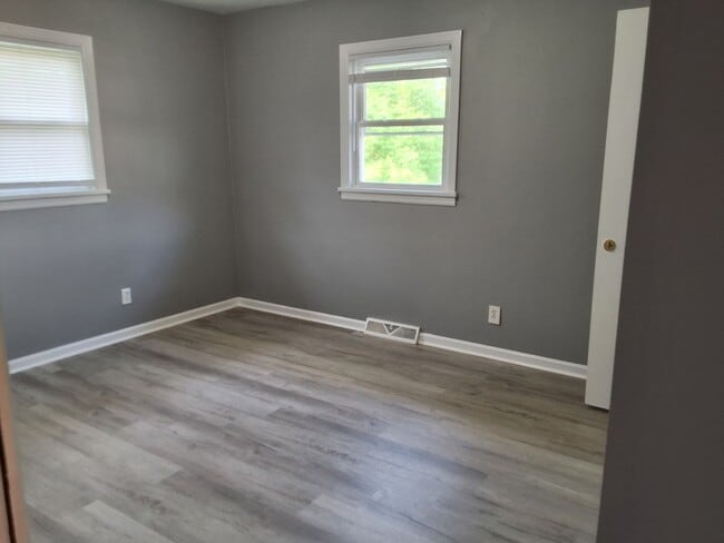 Building Photo - 504 Sunrise Ln