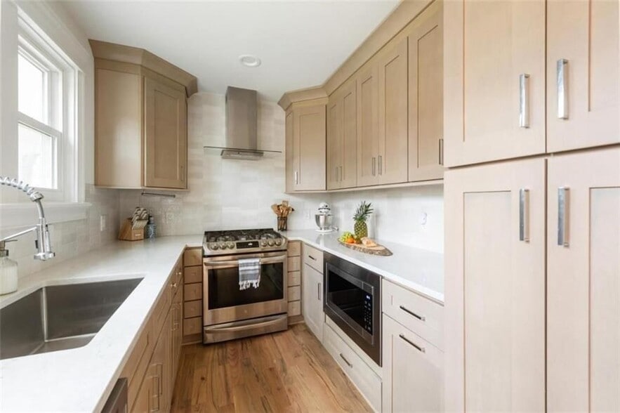 Building Photo - 467 Stovall St SE