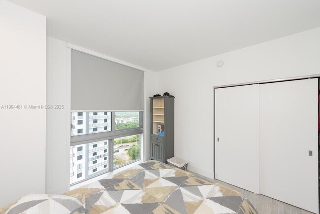 Building Photo - 16385 Biscayne Blvd