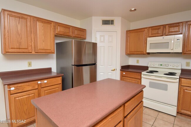Building Photo - 2926 N Cardell Cir