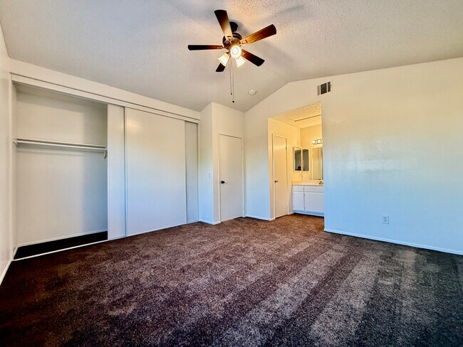 Building Photo - 37416 Daybreak St