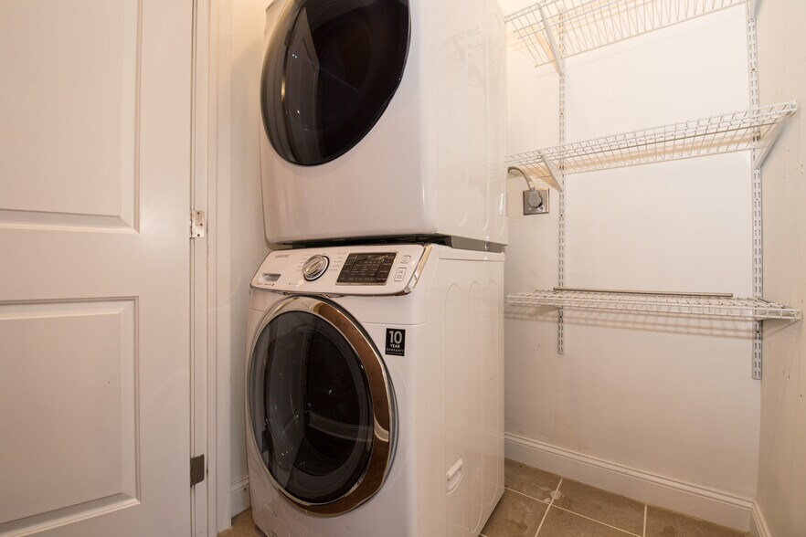 Building Photo - 4576 Silverwood St