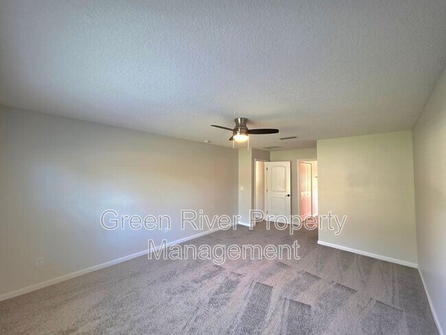 Building Photo - 824 Songbird Dr