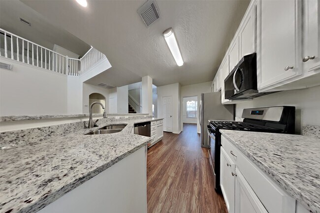 Building Photo - 8402 Sports Haven Dr