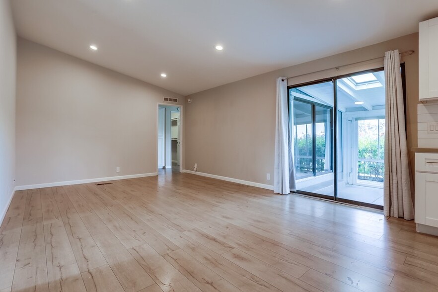 Building Photo - 3560 Turquoise Ln