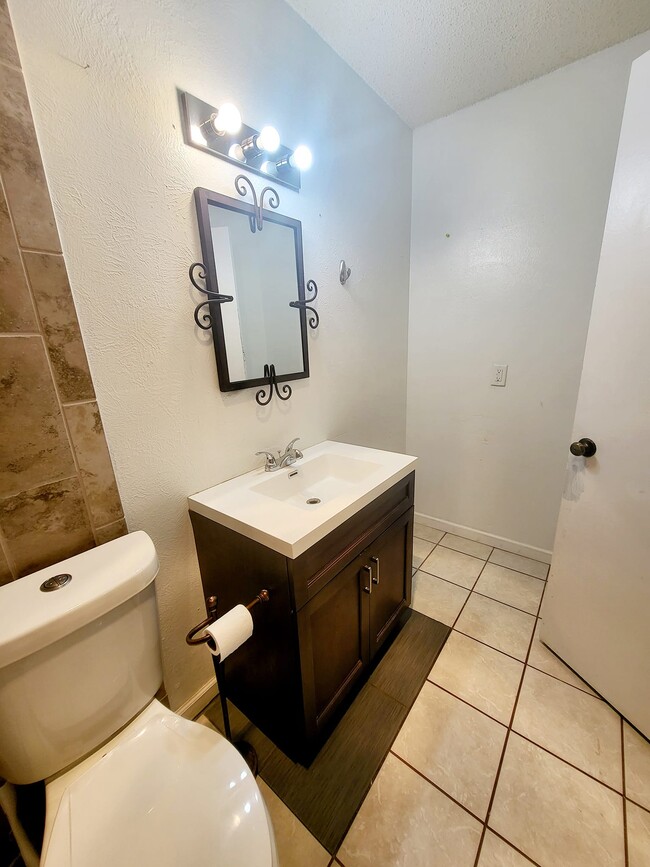 Building Photo - 4017 Eastridge Dr