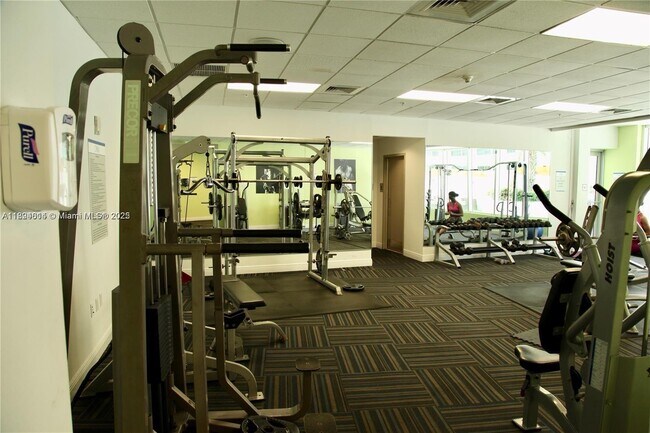 Building Photo - 1750 N Bayshore Dr