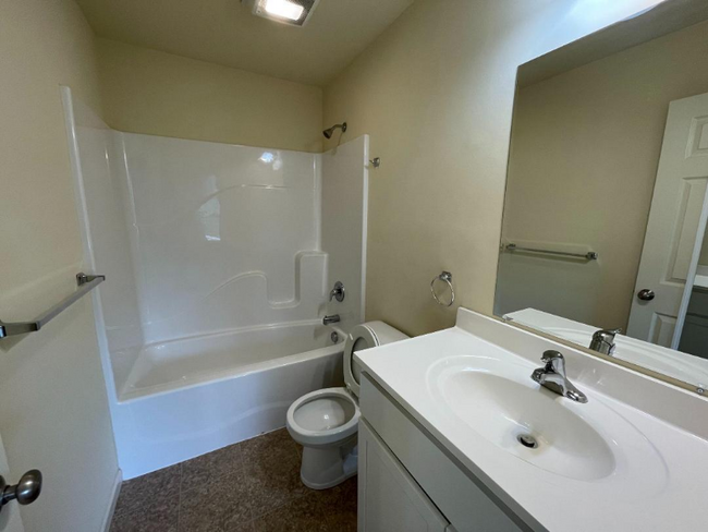 Building Photo - 906 Gregs Dr