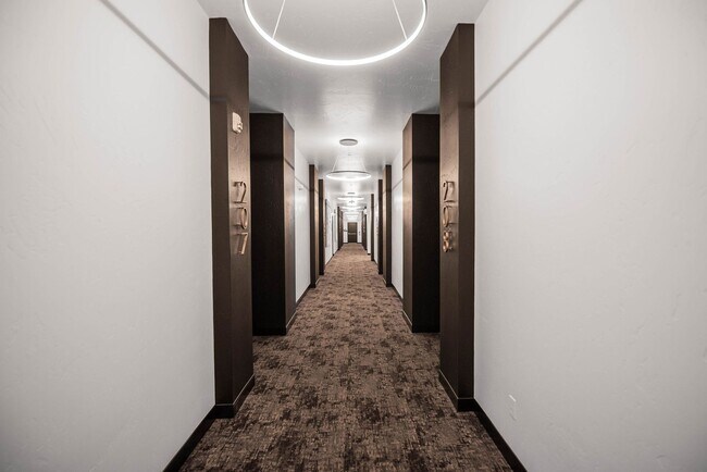 Building Photo - Modern Midtown Living | 2 Bed, 2 Bath Near...