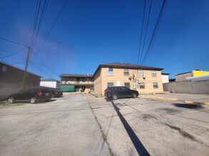 Building Photo - 2704 E Kearney St