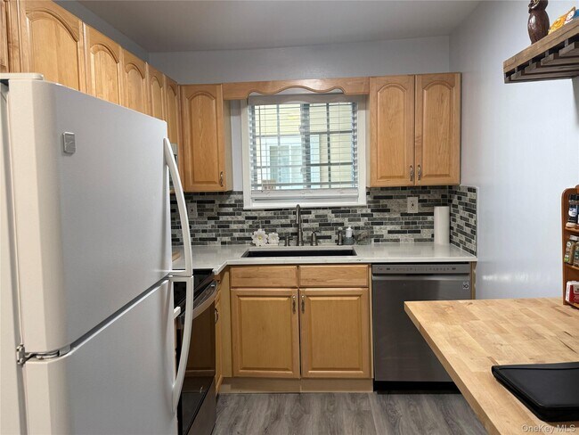 Building Photo - 608 Fox Run Ln