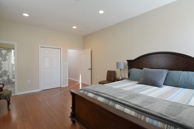 Building Photo - 118 3rd St SE