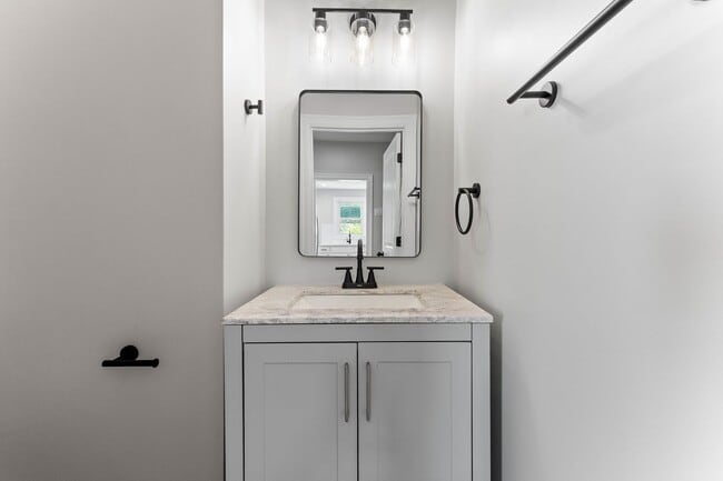 Building Photo - Stunning 2 bedroom home in Ambridge availa...