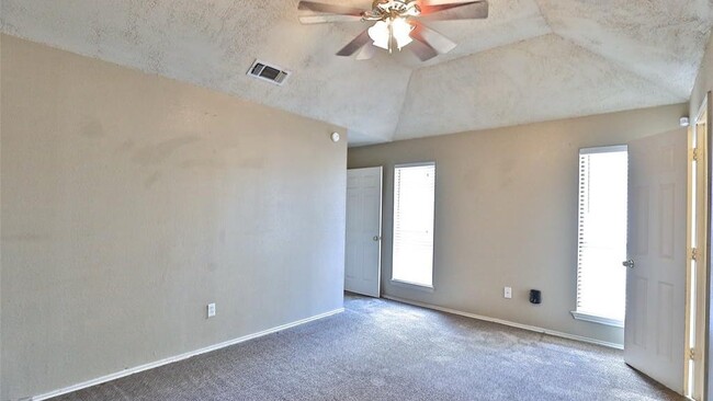 Building Photo - 5273 Sherbrooke Ln