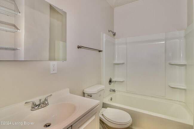 Building Photo - 3732 River Park Dr