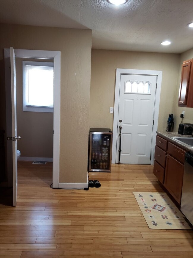 Building Photo - Stylish & Spacious 3-Bedroom Home with Off...