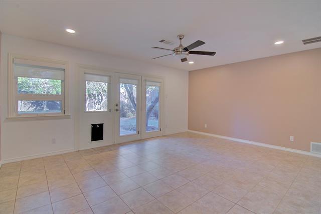 Building Photo - 3763 Vinecrest Dr