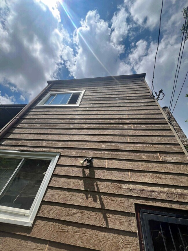 Building Photo - 11305 S Edbrooke Ave