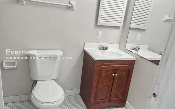 Building Photo - 1450 Slade Ave