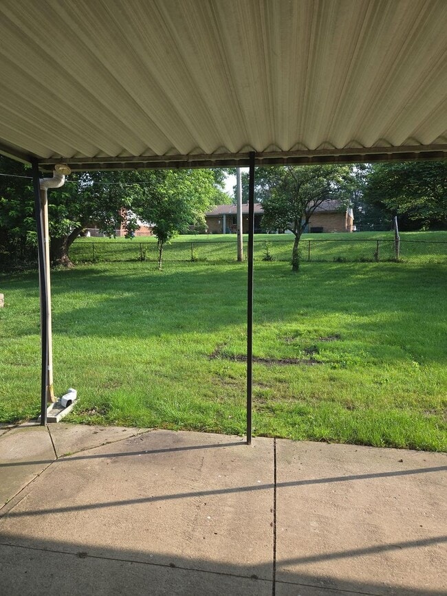 Building Photo - Great 4BR, 2BA single family home with AC ...