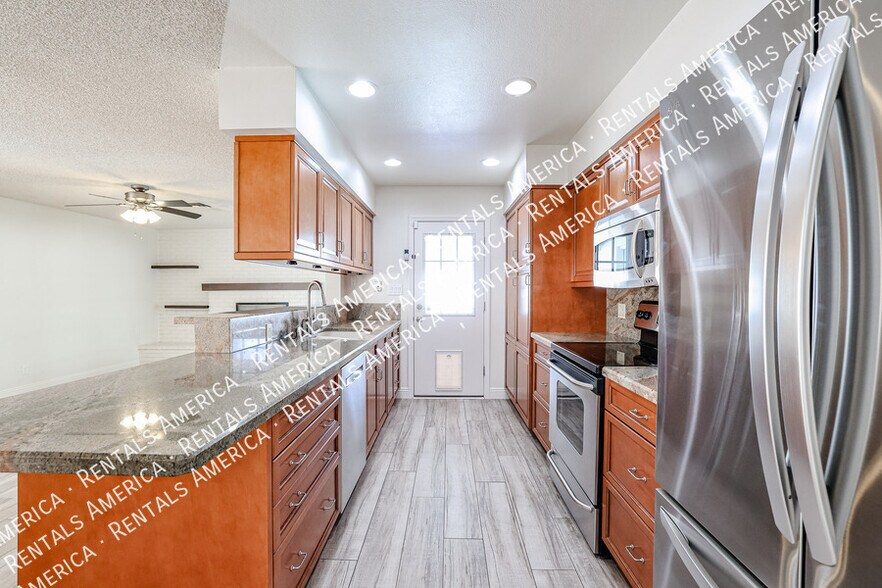 Building Photo - 10534 E Mercer Ln