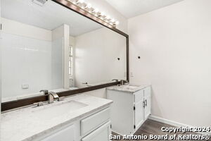 Building Photo - 9110 Chinon