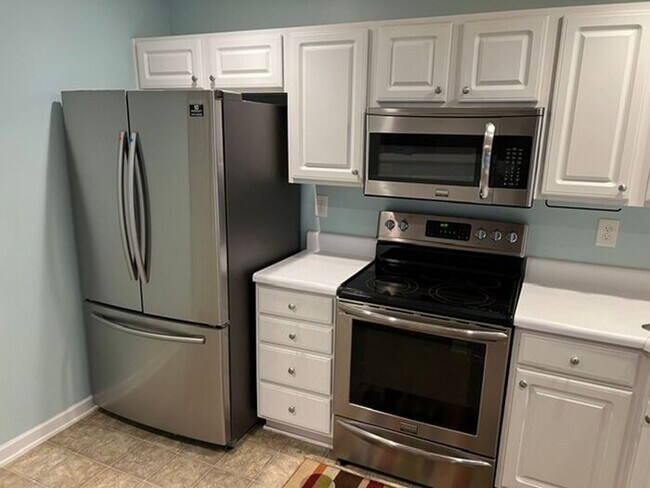 Building Photo - 2 Bedroom Townhome for Rent!