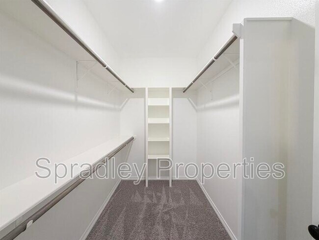 Building Photo - 6125 Modena Dr