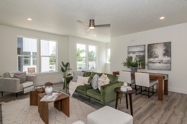 Building Photo - 516 Violets Cove Ln