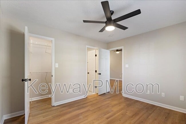 Building Photo - 517 Edgecliff Ln