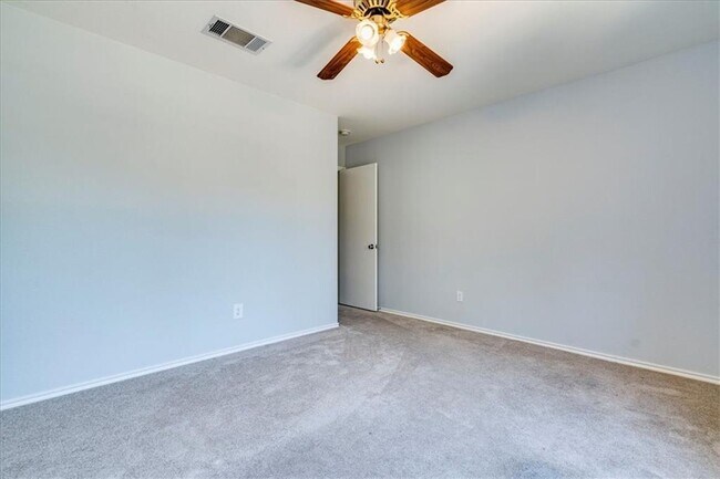 Building Photo - 809 Dogwood Trail