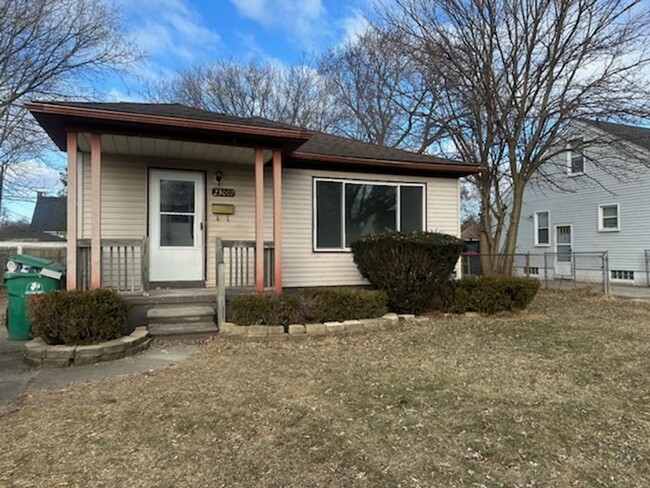 Primary Photo - Quaint 3 bedroom in bustling Eastpointe