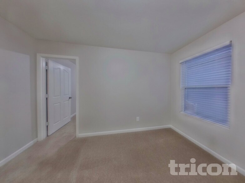 Building Photo - 4729 Brewer Dr