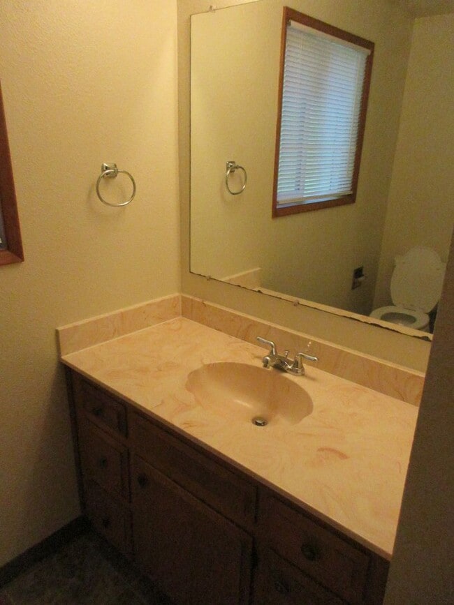 Building Photo - 2218 Navaho Ct SE
