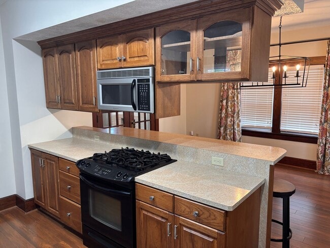 Building Photo - Single Family Home located within Minutes of both Hospitals. - 3 Bedrooms, 1 Bathroom and 1 Car G...