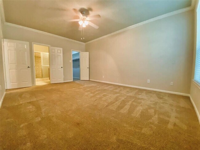 Building Photo - 2255 Braeswood Park Dr