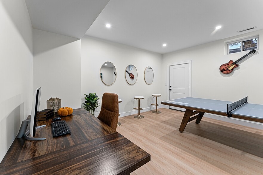 Building Photo - 21 Bolton St