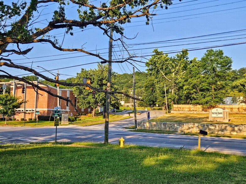 Building Photo - 359 Glenwood Dr