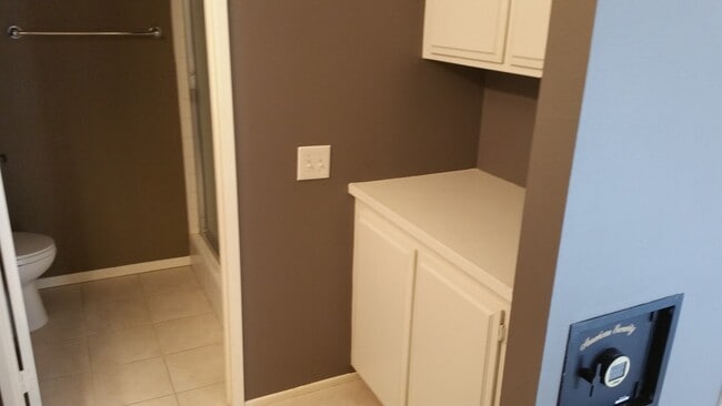 Building Photo - 2BED/2.5BATH
