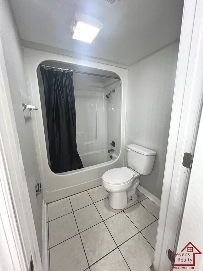 Building Photo - 915 S Seminole Dr