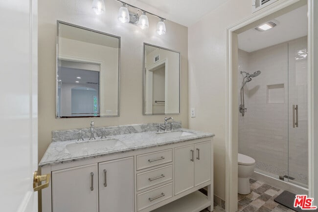 Building Photo - 674 Via de Tierra