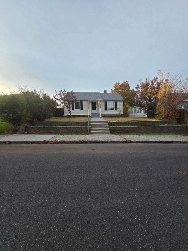 Building Photo - NEWLY RENOVATED Shadle 4 bedroom 2 bath