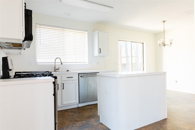 Building Photo - 22 Cottage Grove Pl