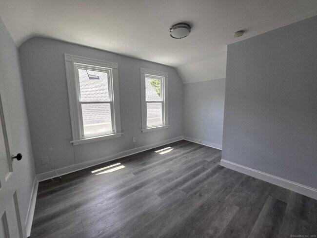 Building Photo - 142 Butler St
